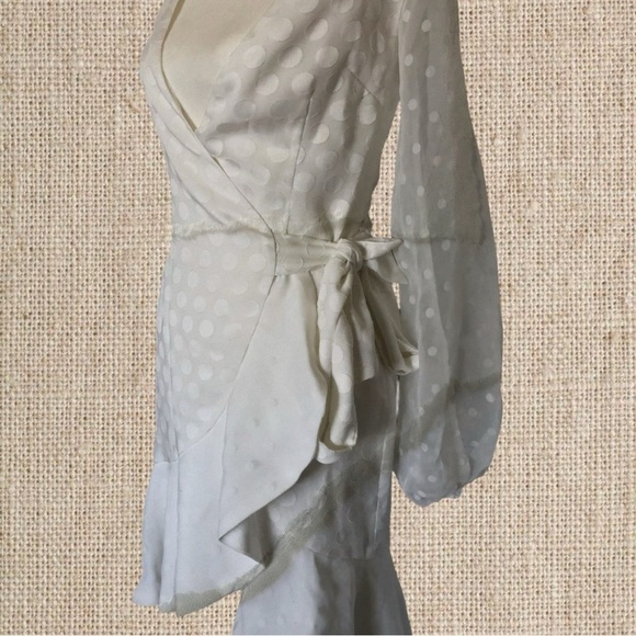 Cute wraparound white dress with a ruffle detailing - Picture 2 of 3